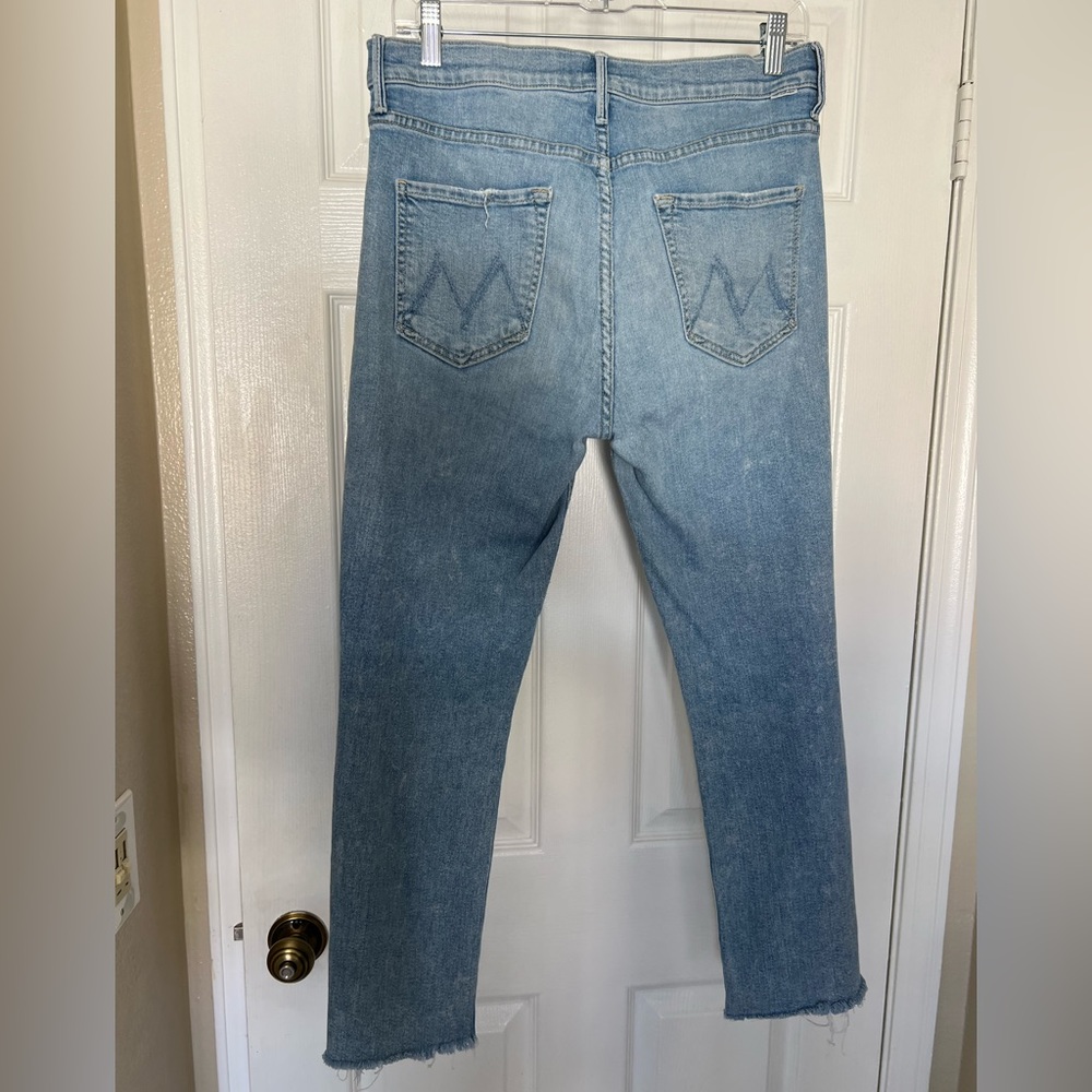 Mother Jeans. Mid Rise Dazzler Ankle Fray in Reading By The Pool. Size 32